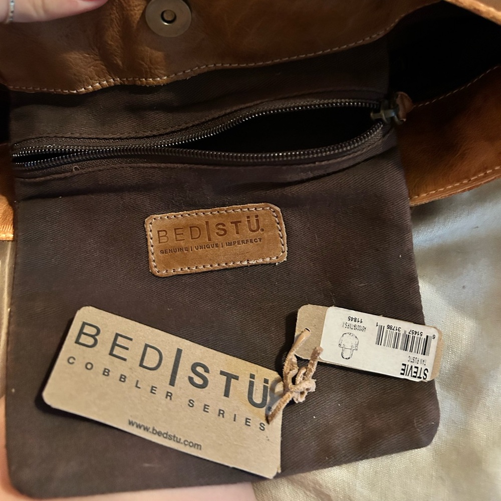 Bed STU tote bag.Real leather. Length:11.5 inch Height:11.5 inch Width:3.5 inch.